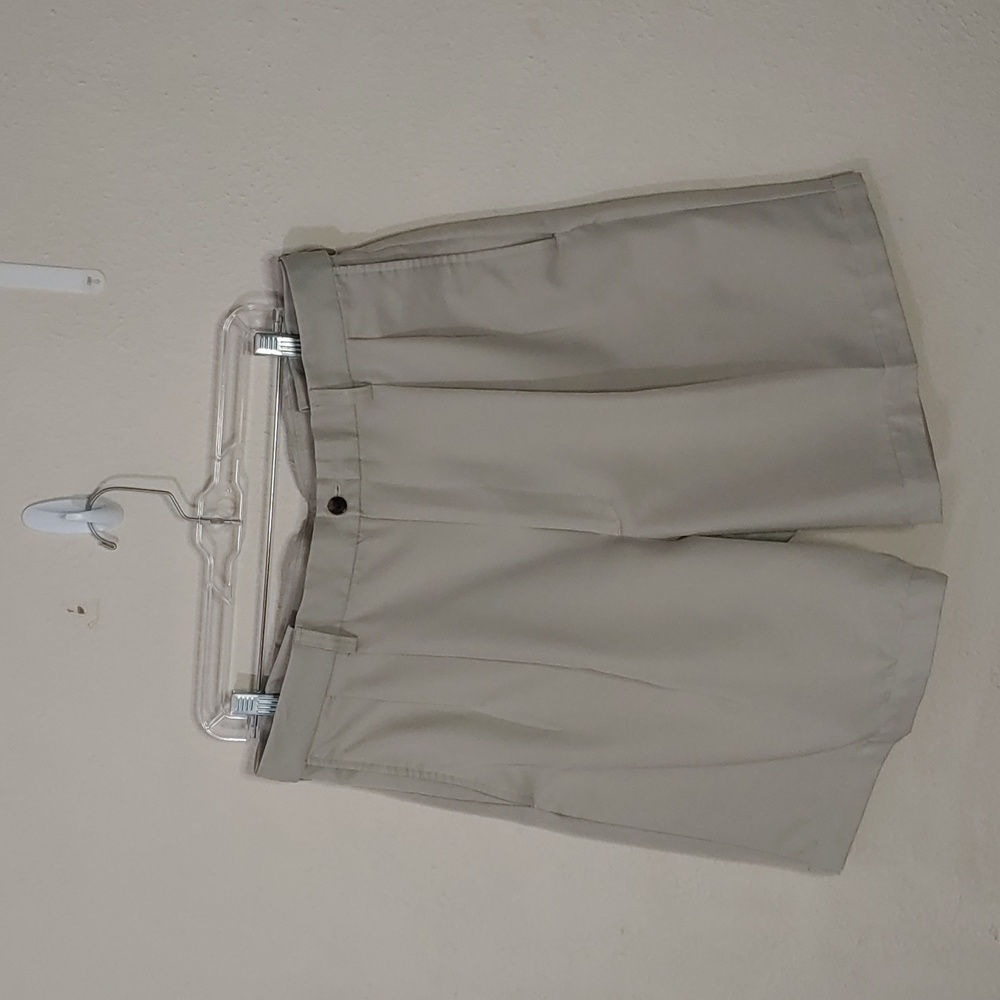 Haggar Men's Size 36W Pleated Front 4 pocket Shorts